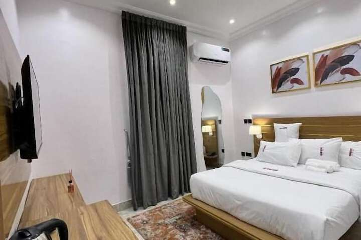 Room 9 of 31