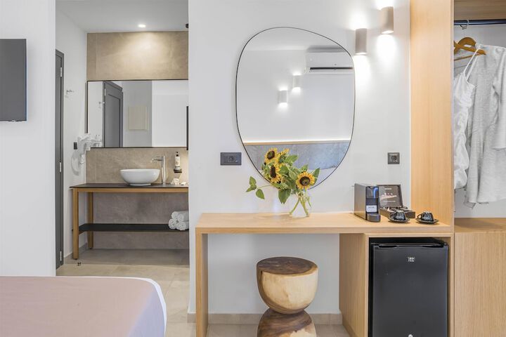 Room 4 of 72