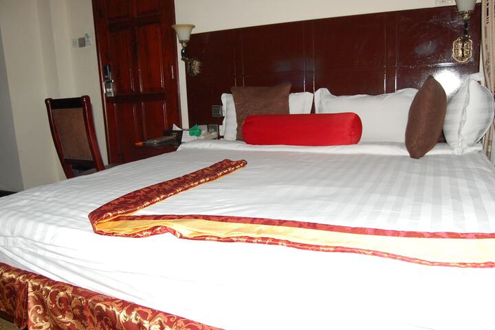 Room 6 of 27