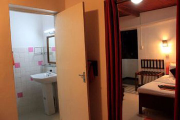Room 8 of 16