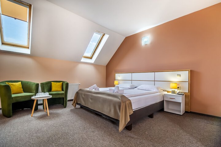 Room 6 of 50