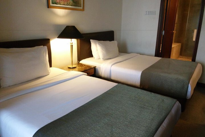 Room 7 of 68