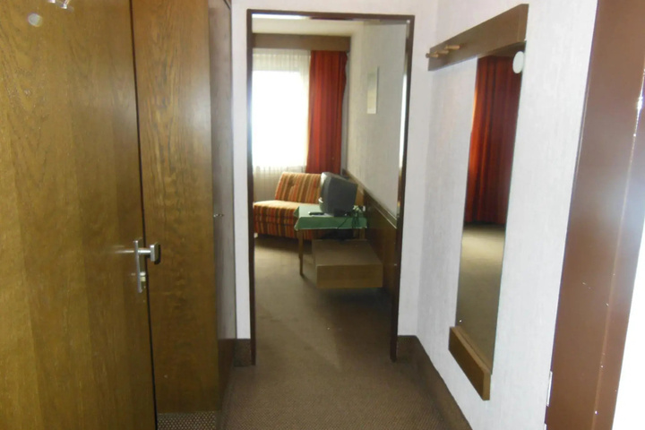 Room 3 of 12