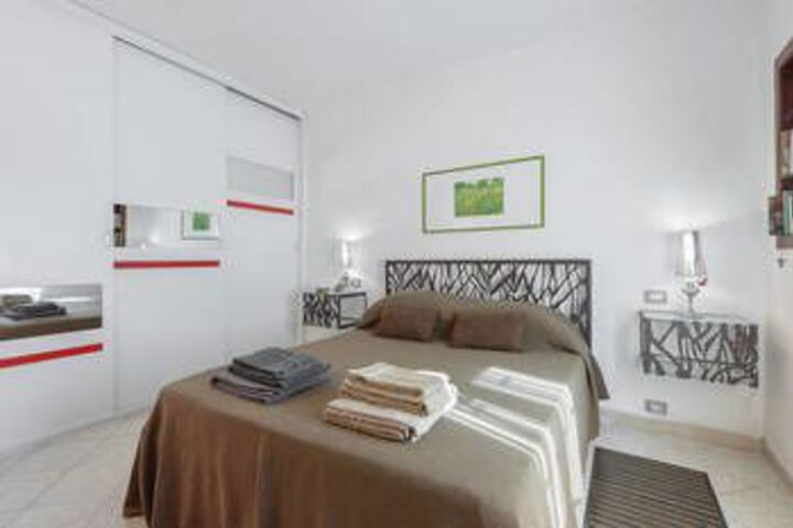 Room 4 of 10