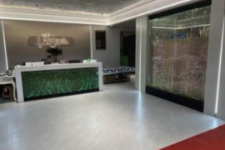 Yiju Hotel (Harbin Central Street Subway Station)