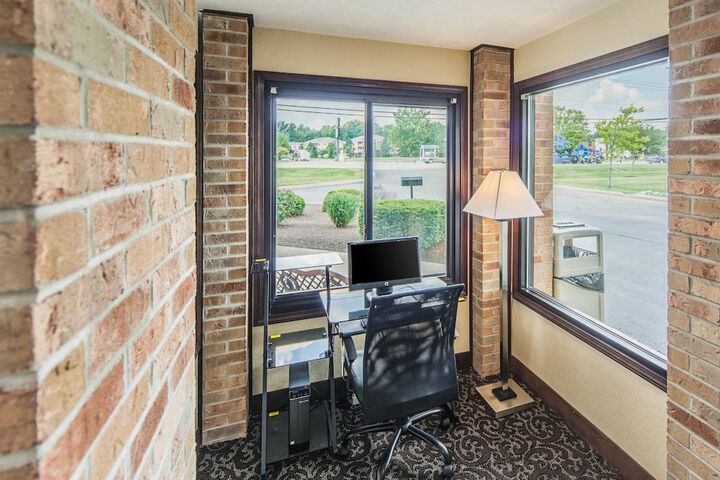 Business Center 33 of 34