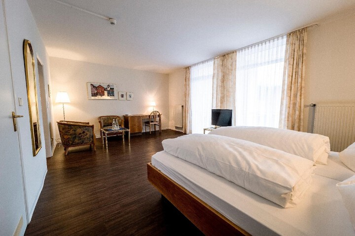 Room 10 of 45