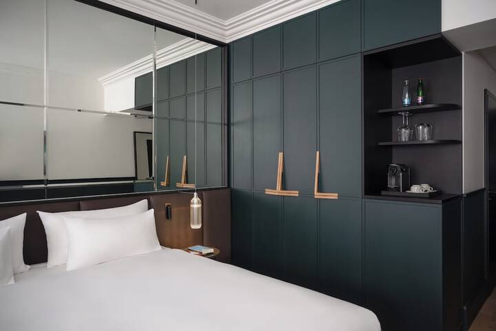 Room 32 of 89