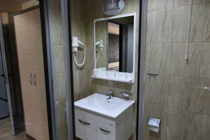 Room 100 of 137
