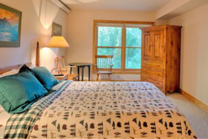 Room 102 of 117