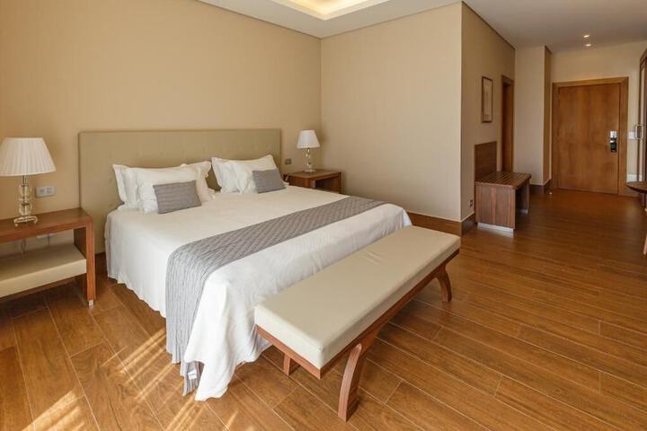 Room 9 of 50