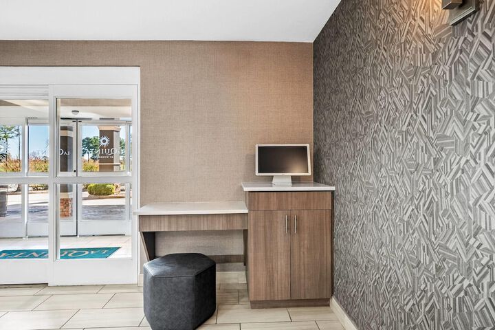 Business Center 104 of 104