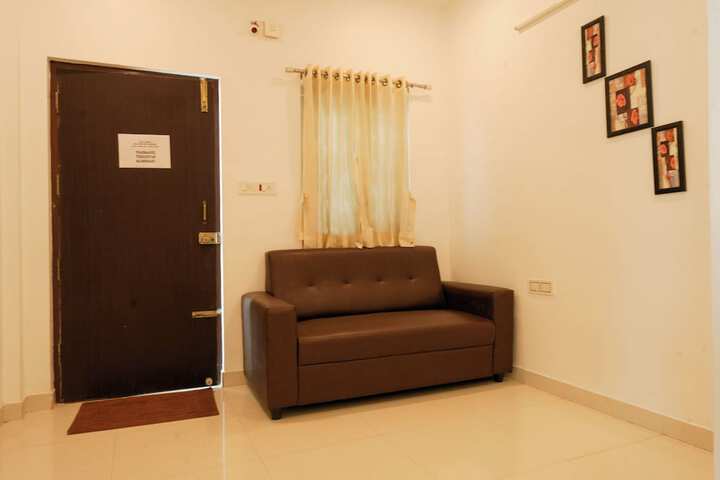 Room 17 of 38