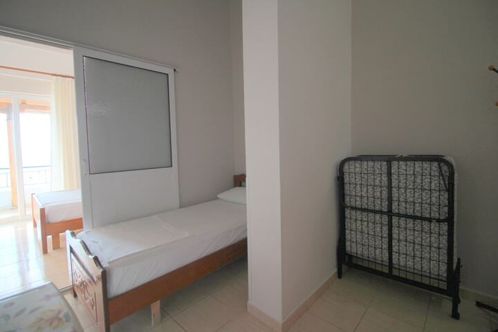 Room 17 of 66