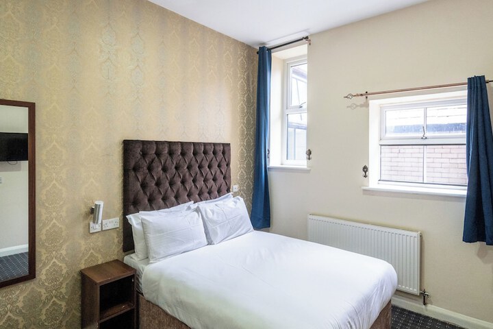 Room 8 of 43