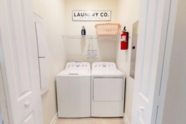 Laundry 15 of 60