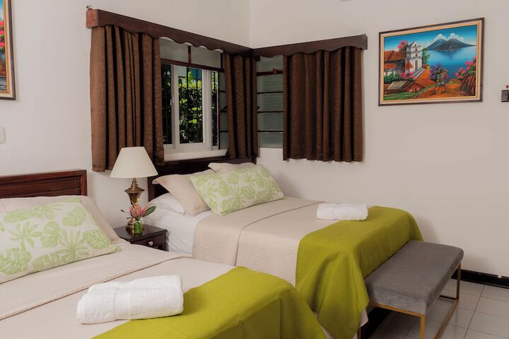 Room 6 of 12