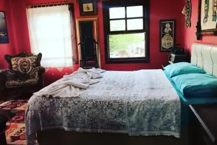 Room 11 of 17
