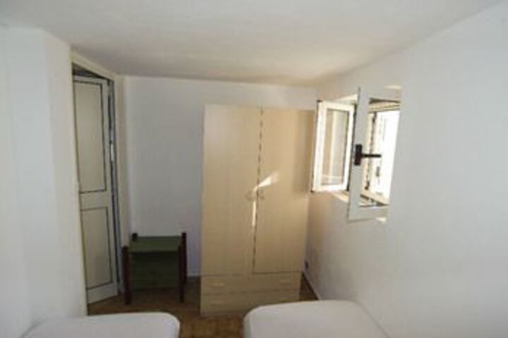 Room 13 of 26