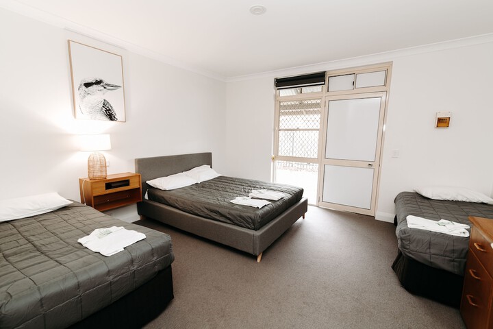 Room 6 of 35