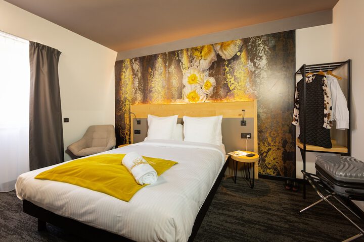 Room 18 of 42