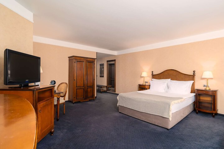 Room 14 of 161