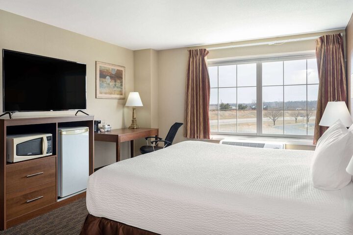1 King Bed (1 of 12)