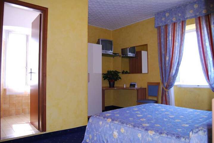 Room 3 of 54