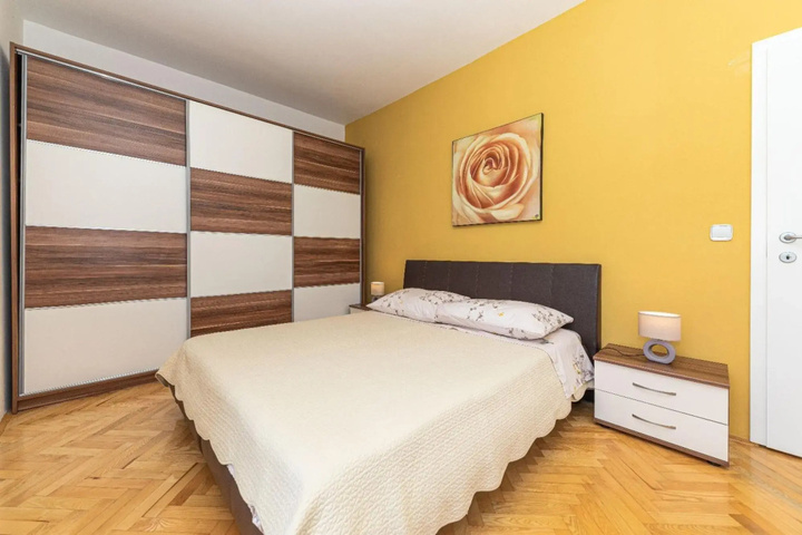 Room 2 of 18