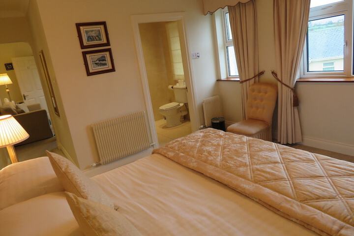 Room 11 of 36