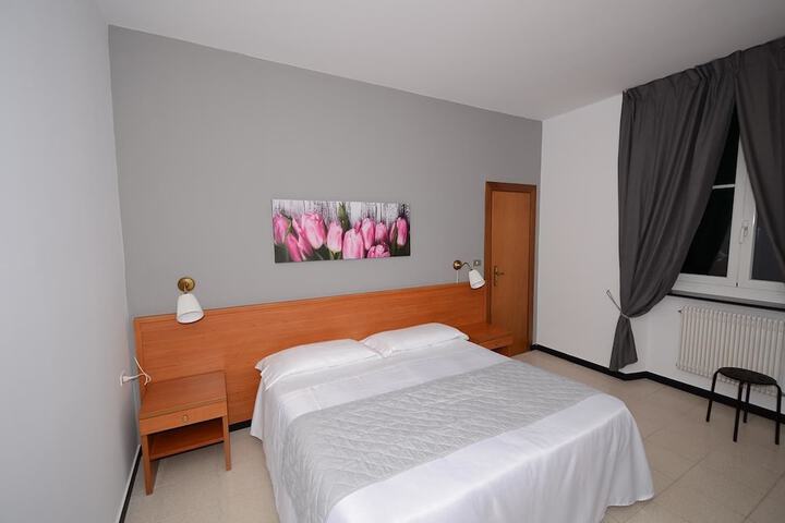 Room 6 of 32
