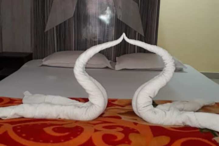 Room 5 of 9