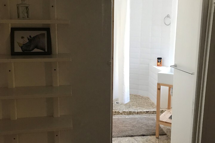 Room 10 of 16
