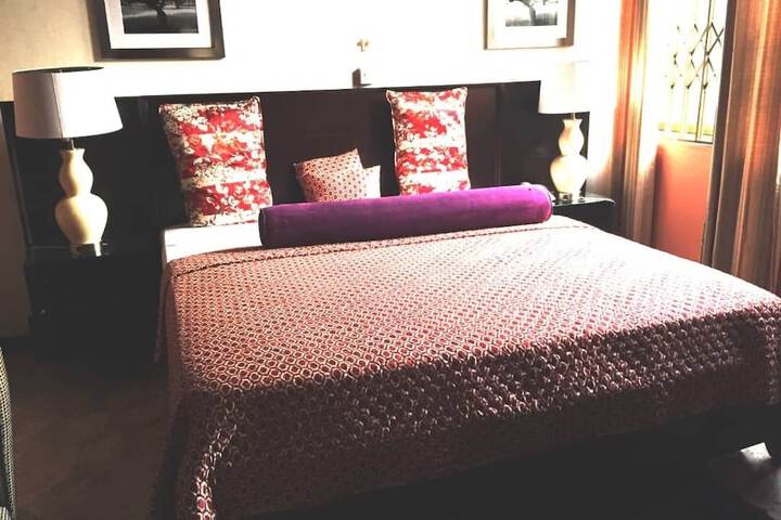 Room 4 of 18