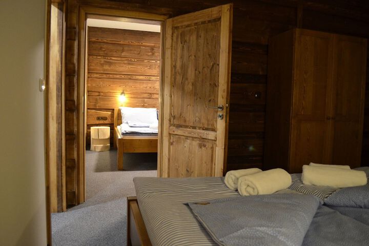 Room 11 of 25