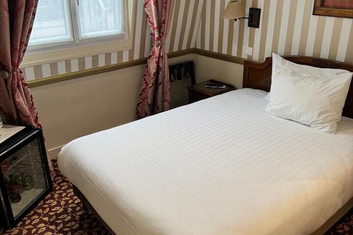 Room 37 of 60