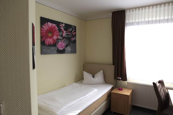 Room 13 of 38