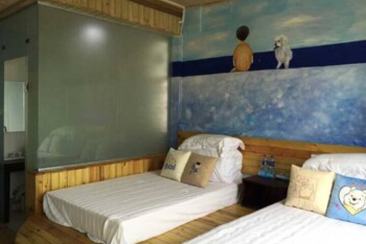 Room 8 of 18