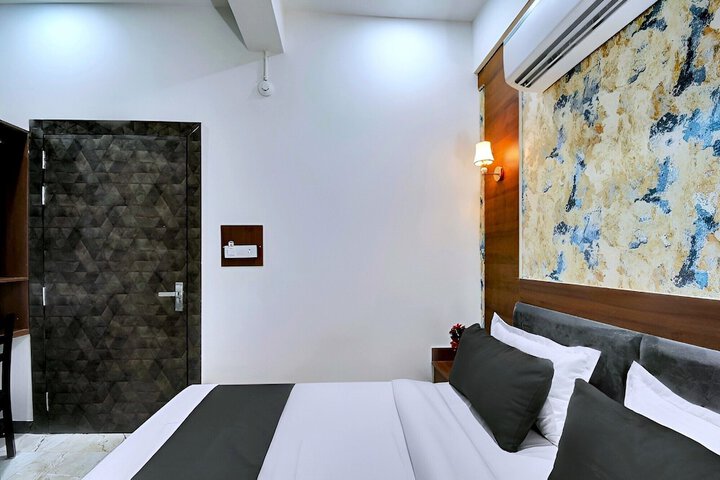Room 11 of 24