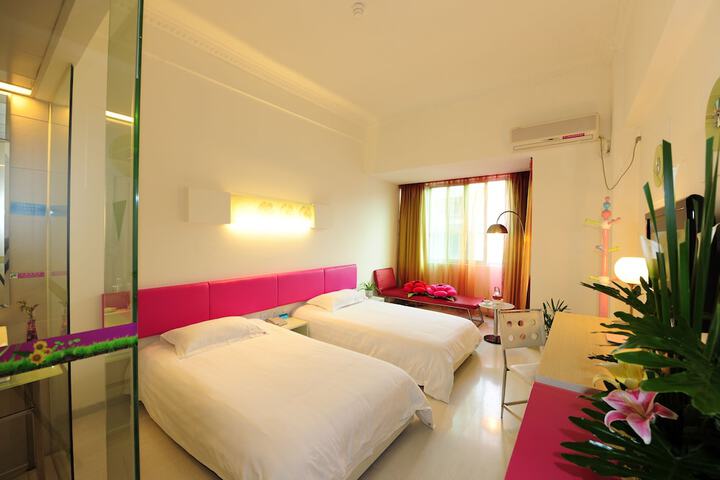 Room 9 of 72