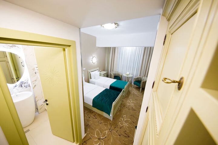 Room 13 of 62