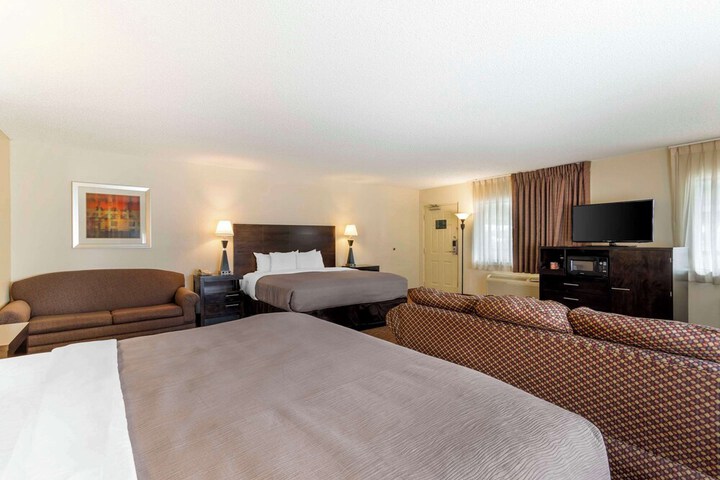 1 Queen Bed Upgrade (12 of 30)