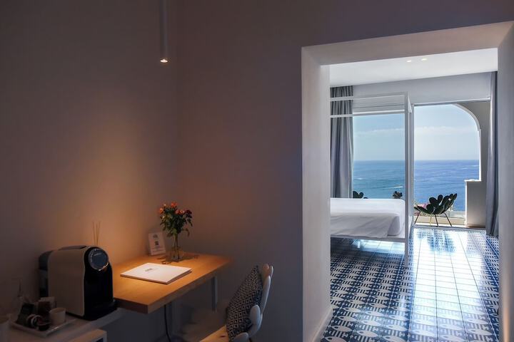 Room 42 of 112