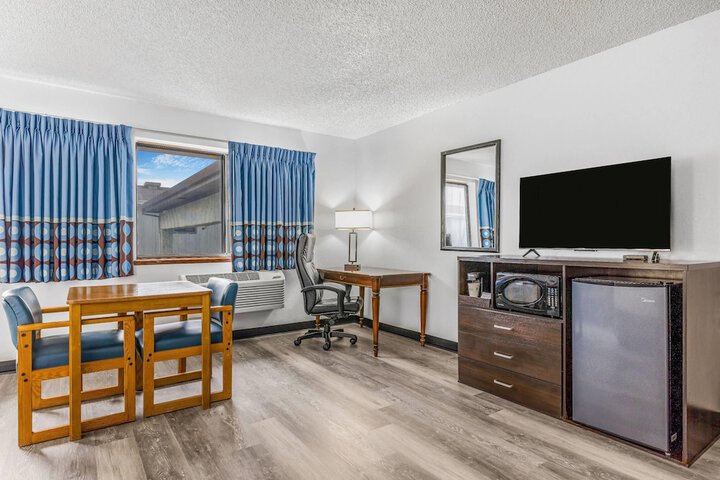 Room 10 of 27