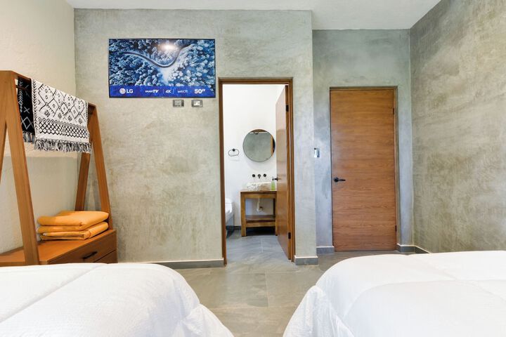 Room 30 of 148