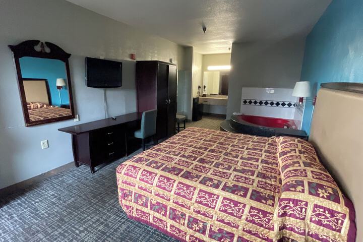 Room 6 of 28