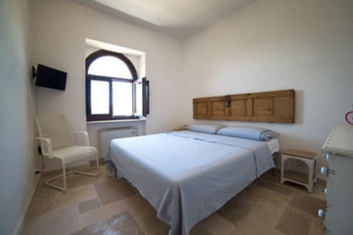 Room 10 of 35