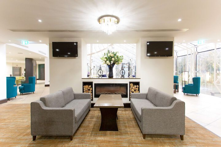 Lounge 98 of 161