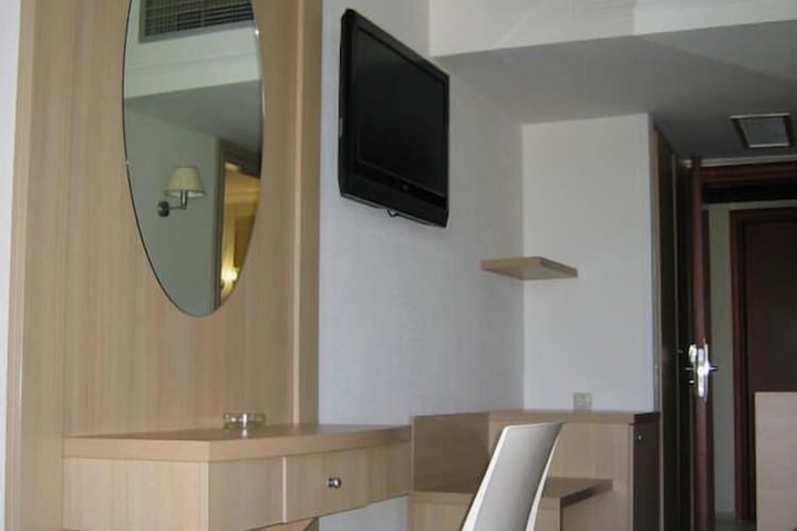 Room 25 of 66