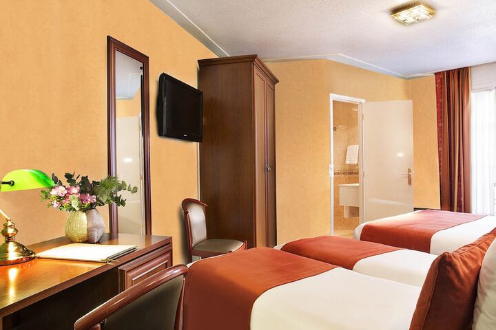 Room 6 of 46